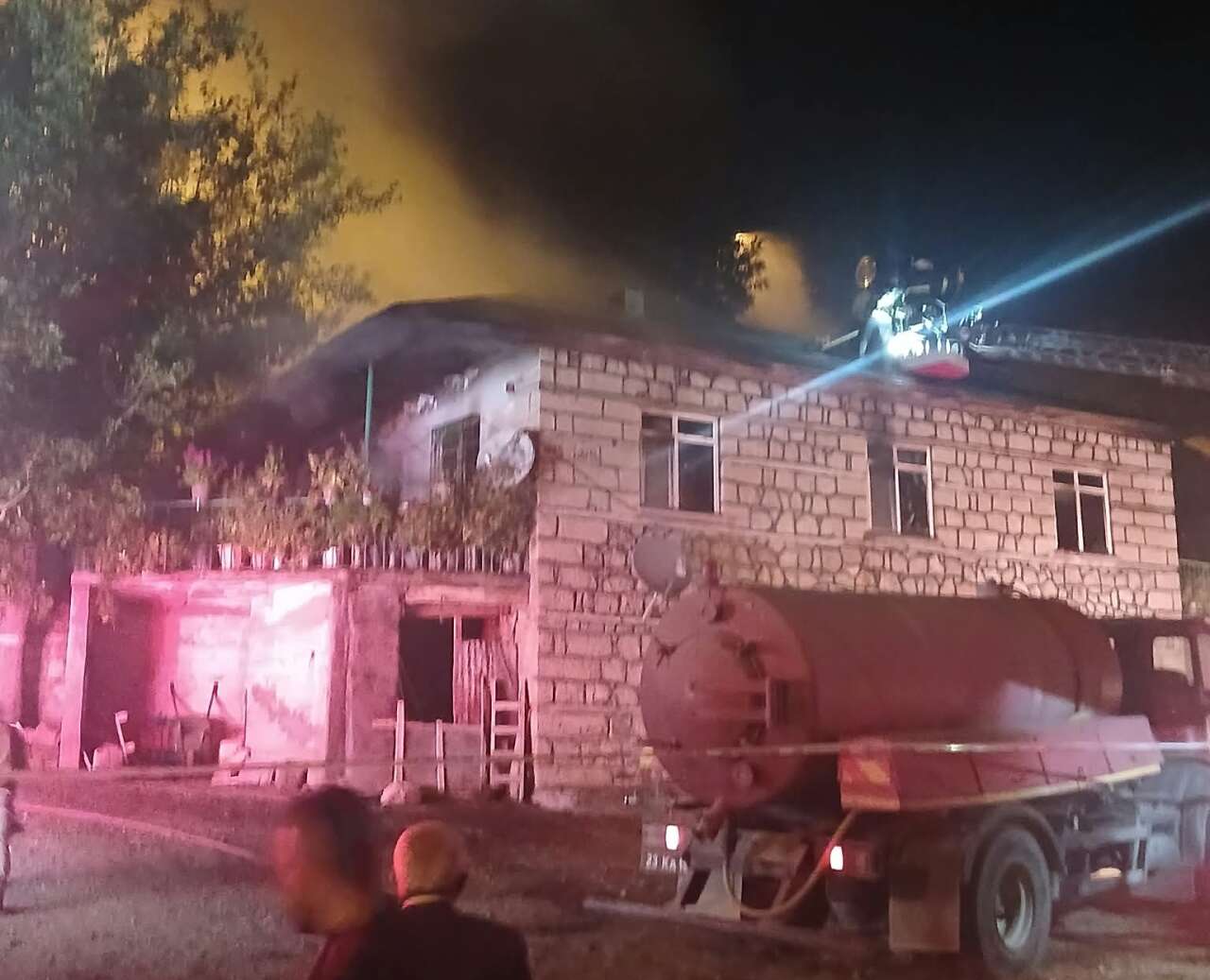 2 katlı ev alevlere teslim oldu! Karı-koca hayatını kaybetti 4